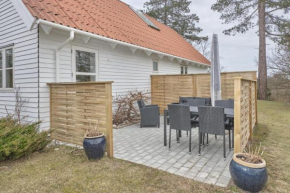 Nice Home In Ebeltoft With 4 Bedrooms, Sauna And Internet
